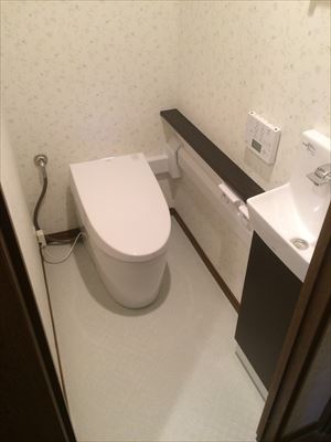 タンクレスでスッキリトイレに